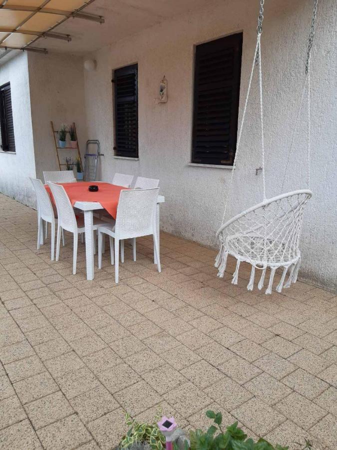 Apartment Margareta By El-Pi Tours Njivice Exterior photo