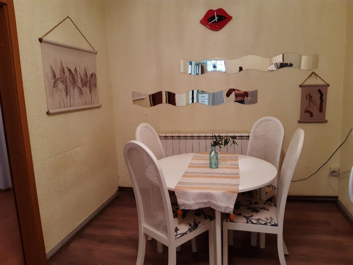 Apartment Margareta By El-Pi Tours Njivice Exterior photo