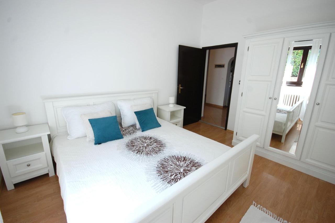 Apartment Margareta By El-Pi Tours Njivice Exterior photo